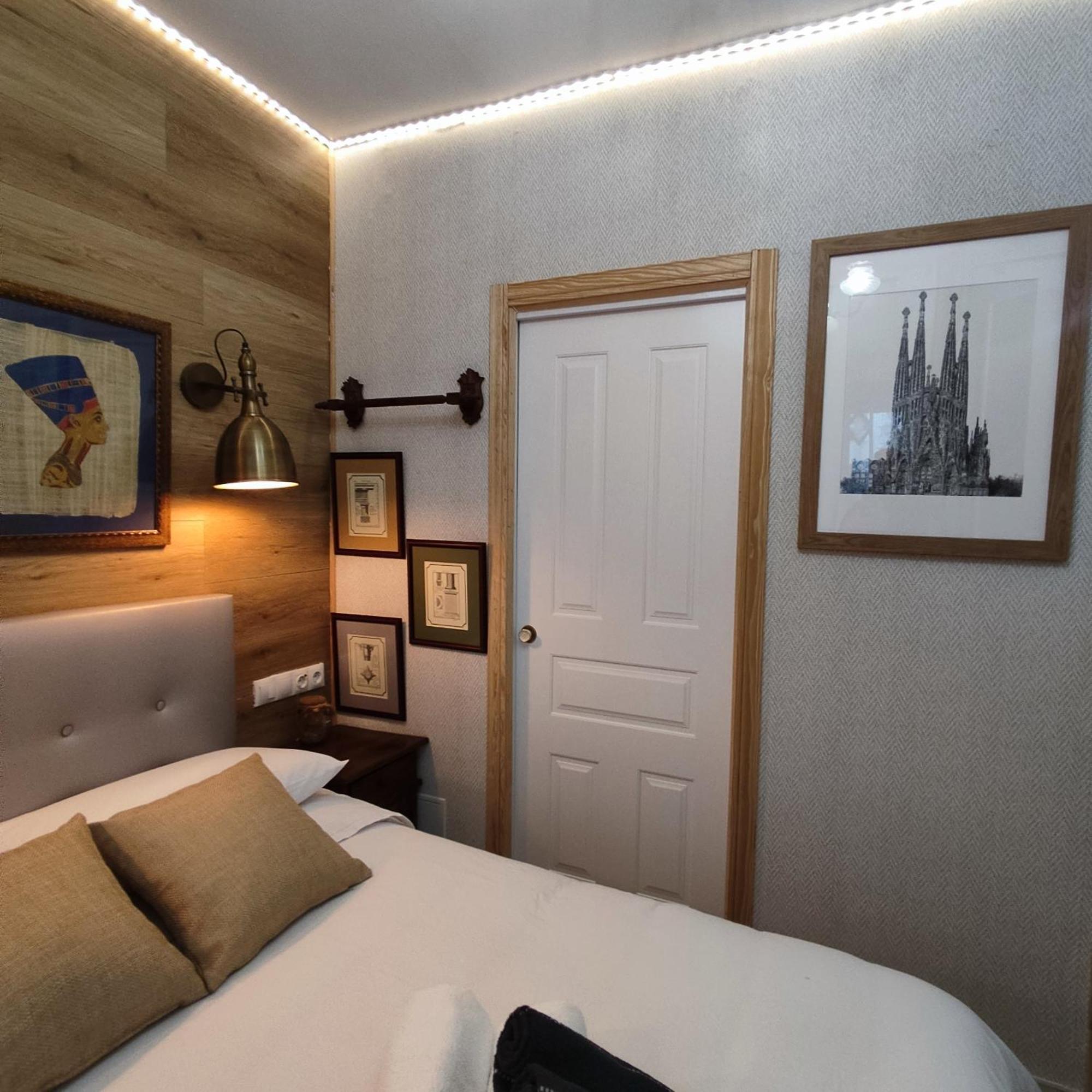 Studio Or Rooms With Private Bathroom Or Rooms With Shared Bathroom Barcelona Exterior foto