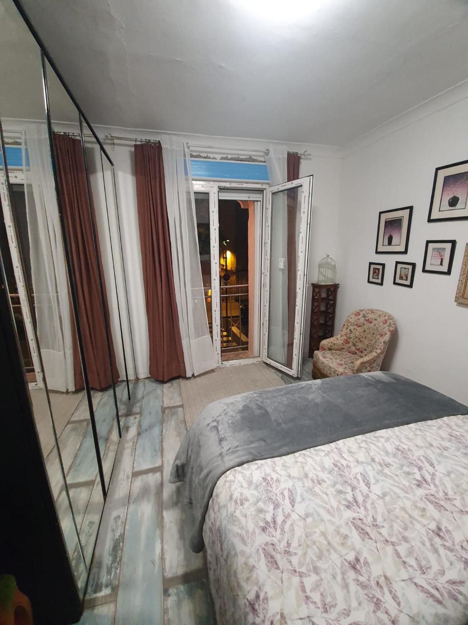 Studio Or Rooms With Private Bathroom Or Rooms With Shared Bathroom Barcelona Exterior foto