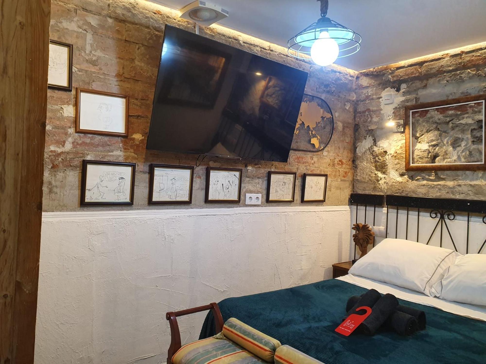 Studio Or Rooms With Private Bathroom Or Rooms With Shared Bathroom Barcelona Exterior foto