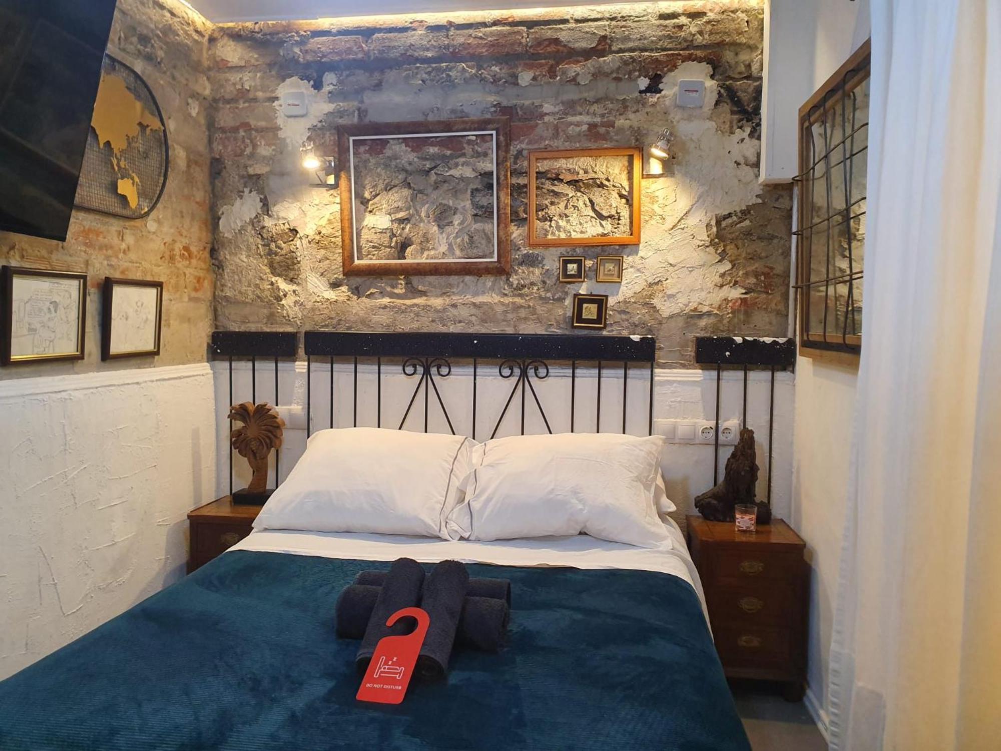 Studio Or Rooms With Private Bathroom Or Rooms With Shared Bathroom Barcelona Exterior foto