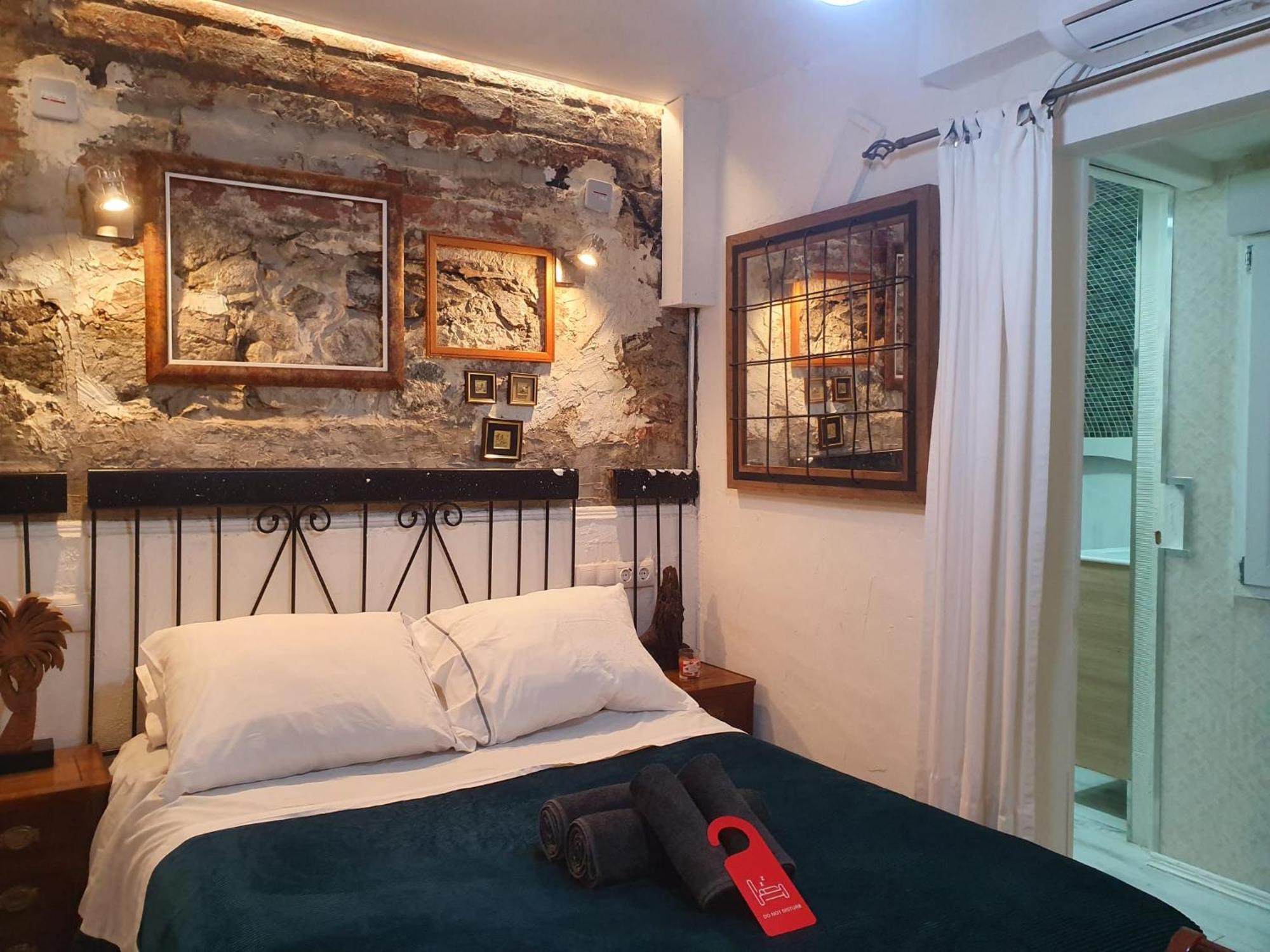 Studio Or Rooms With Private Bathroom Or Rooms With Shared Bathroom Barcelona Exterior foto